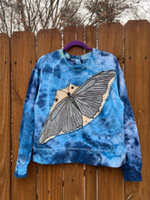 BUTTERFLY upcycled Sweatshirt // tie dye blue // medium