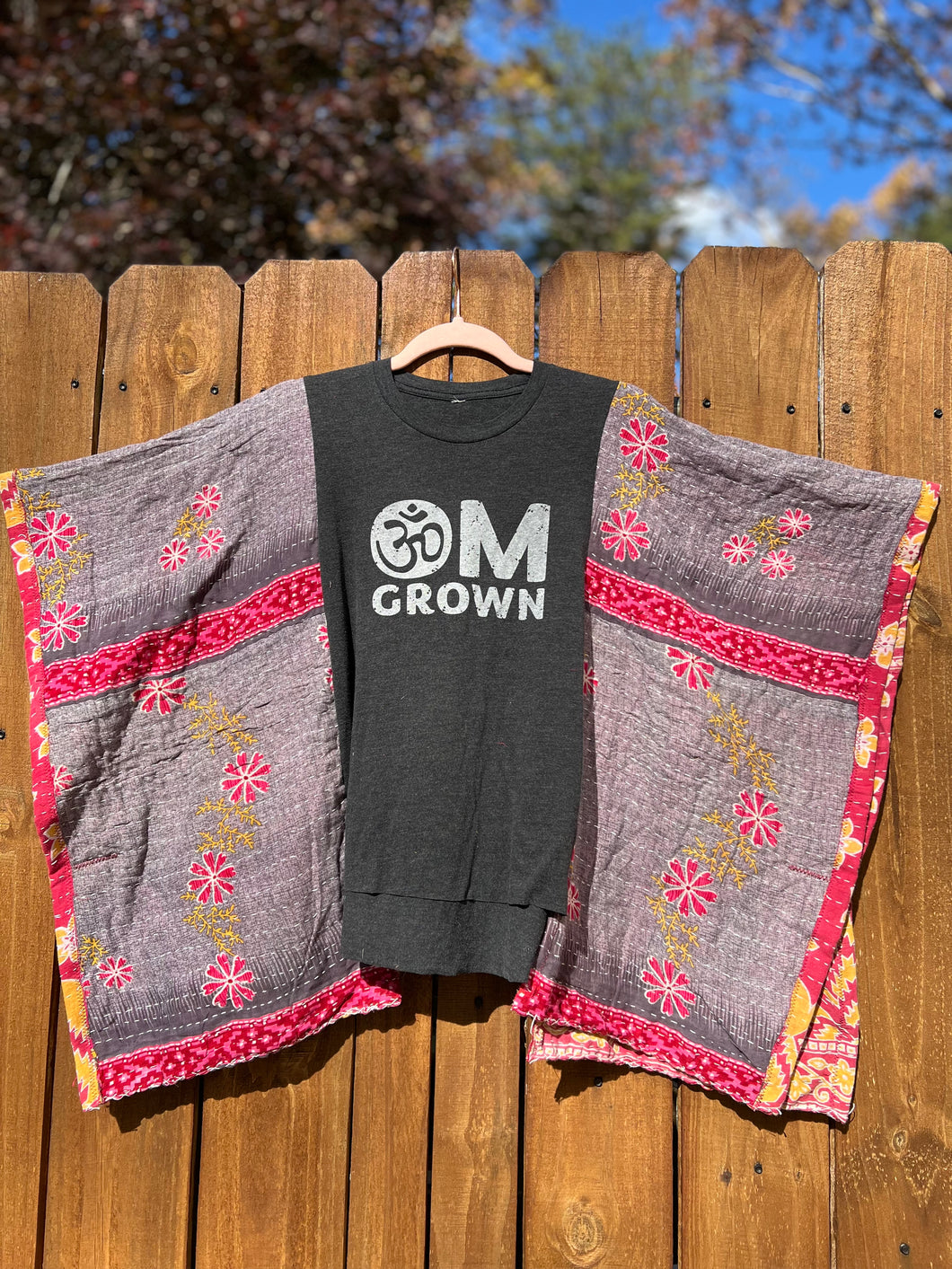 KANTHA WING GRAPHIC  // open size // Superlove  Om Grown