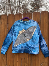 BUTTERFLY upcycled Sweatshirt // tie dye blue // medium