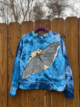 BUTTERFLY upcycled Sweatshirt // tie dye blue // medium