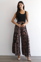 25R84-AA09 PRINTED FLARE PANTS WITH LACE INSERTS AND SMOCKED: Black / S